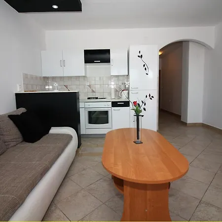 Apartamento Pool Tisno